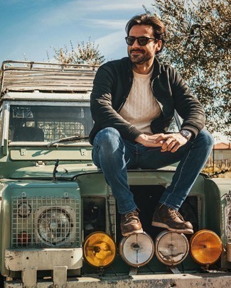 Какие повседневные ботинки носить с бежевым вязаным свитером мужчине