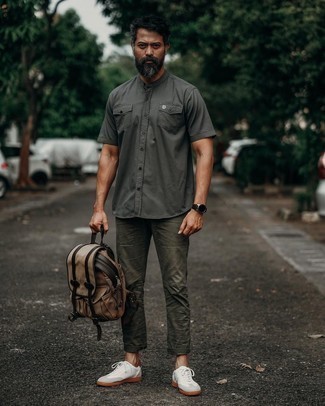 С чем носить бежевый рюкзак из плотной ткани мужчине