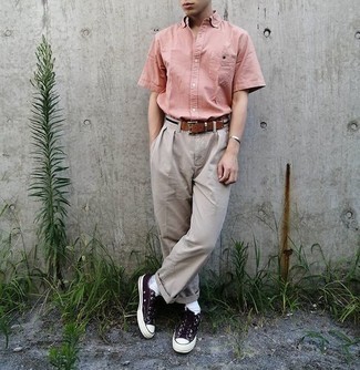 С чем носить бежевый ремень из плотной ткани мужчине