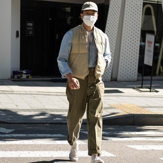 С чем носить бежевый ремень из плотной ткани мужчине