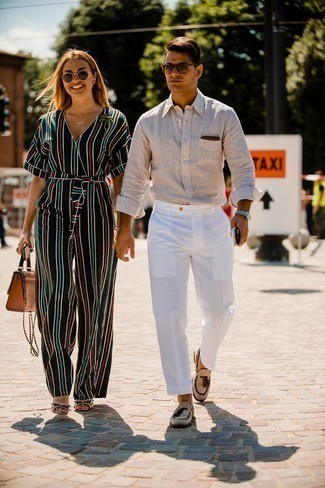 С чем носить бежевые лоферы с кисточками из плотной ткани