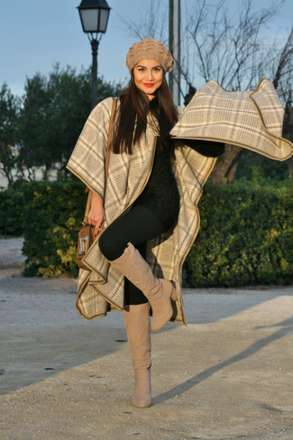 С чем носить бежевое пальто-накидку