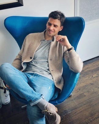 Какие ботинки дезерты носить с бежевым кардиганом