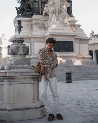 Какие ботинки дезерты носить с бежевым кардиганом