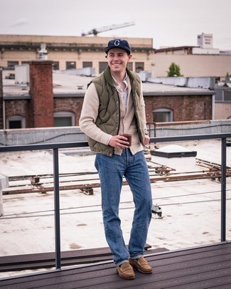 С чем носить бежевый кардиган мужчине