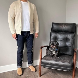 С чем носить бежевый кардиган мужчине