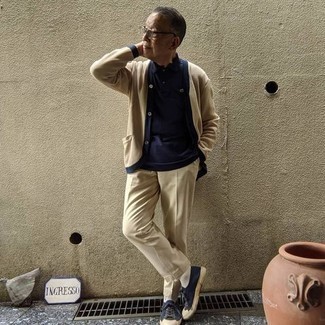 С чем носить бежевый кардиган мужчине