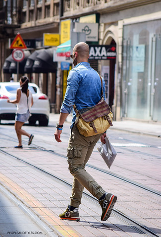 Какие кроссовки носить с бежевыми брюками карго
