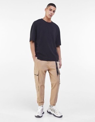 Какие кроссовки носить с бежевыми брюками карго