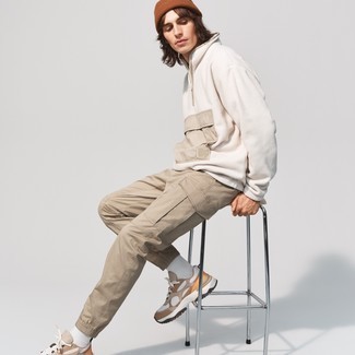 Какие кроссовки носить с бежевыми брюками карго