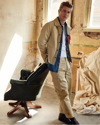 Какие повседневные ботинки носить с бежевыми брюками карго