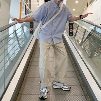 С чем носить бежевые брюки карго