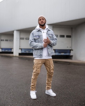 Какие низкие кеды носить с бежевыми брюками карго