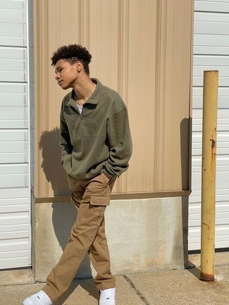 Какие низкие кеды носить с бежевыми брюками карго