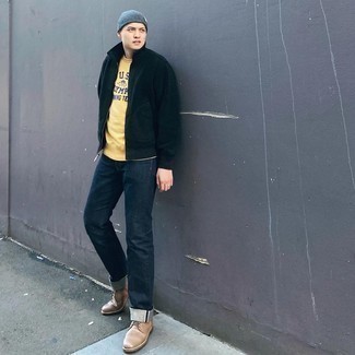 Какие свитера на молнии носить с бежевыми повседневными ботинками мужчине