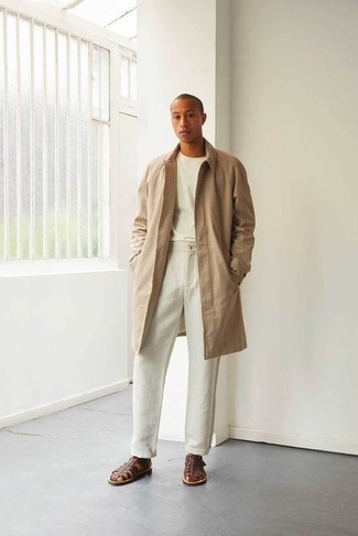 С чем носить бежевый дождевик в клетку мужчине