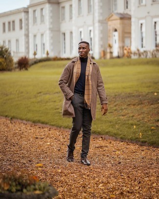 С чем носить бежевый шарф в клетку мужчине