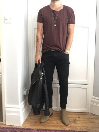 Какие косухи носить с бежевыми ботинками челси мужчине