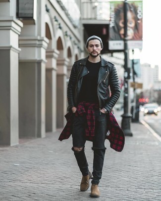 Какие косухи носить с бежевыми ботинками челси мужчине