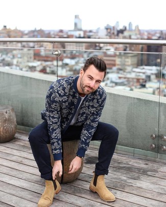 Какие бомберы носить с бежевыми ботинками челси мужчине