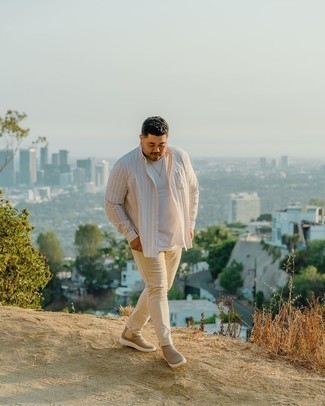 Какие джинсы носить с бежевыми ботинками челси мужчине