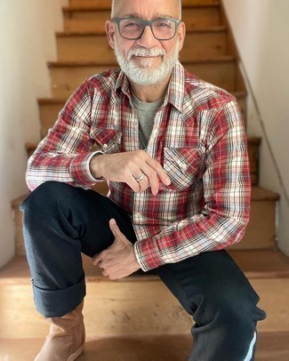 Какие джинсы носить с бежевыми ботинками челси мужчине