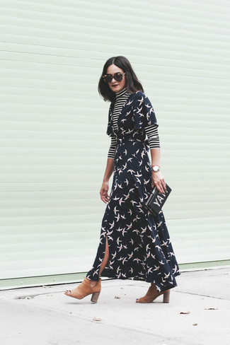 С чем носить бежевые ботинки челси женщине