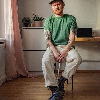 Какие кроссовки носить с бежевыми брюками чинос