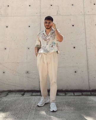 Какие кроссовки носить с бежевыми брюками чинос