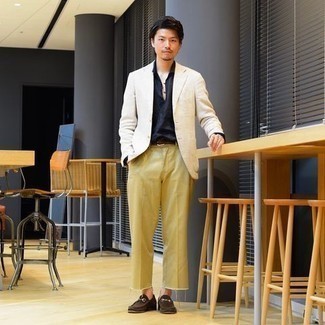 Как носить бежевые брюки чинос с бежевым пиджаком