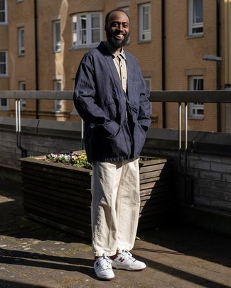 Какие кардиганы носить с бежевыми брюками чинос