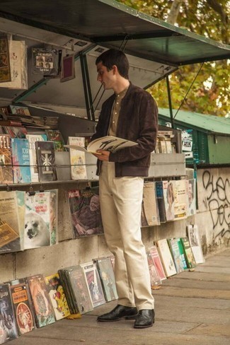 Какие ботинки челси носить с бежевыми брюками чинос