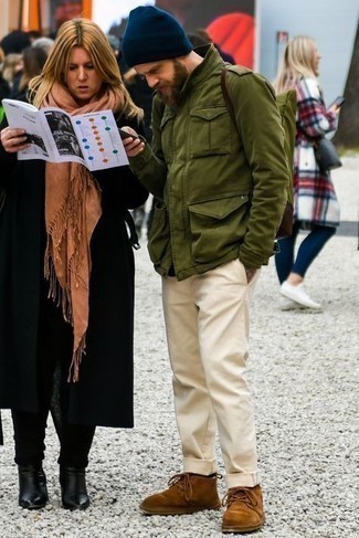 Какие ботинки дезерты носить с бежевыми брюками чинос