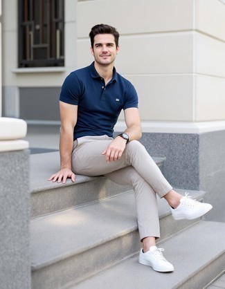 Какие низкие кеды носить с бежевыми брюками чинос