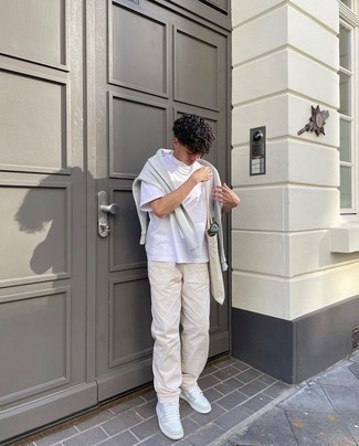 Какие низкие кеды носить с бежевыми брюками чинос