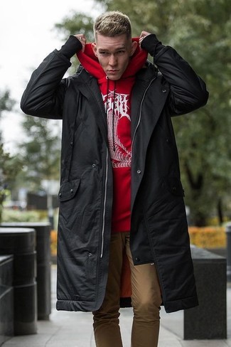 Какие парки носить с бежевыми брюками чинос