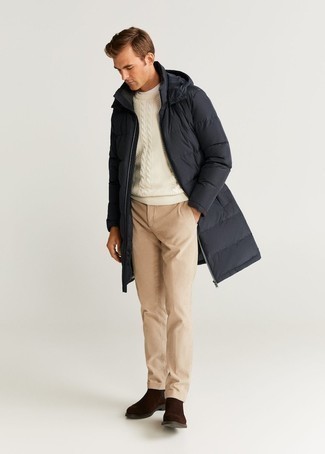 Какие пуховики носить с бежевыми брюками чинос