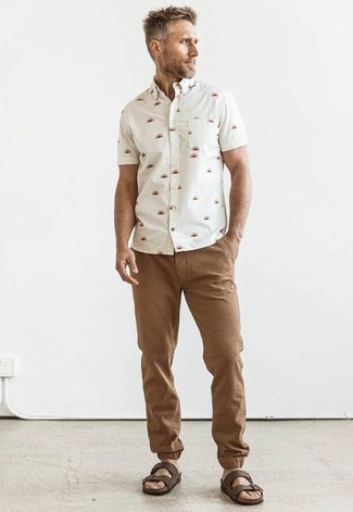 Какие сандалии носить с бежевыми брюками чинос