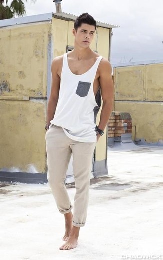 Какие майки носить с бежевыми брюками чинос