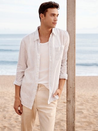 Какие майки носить с бежевыми брюками чинос