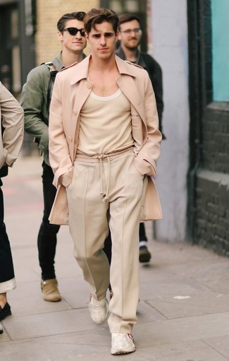 Какие майки носить с бежевыми брюками чинос