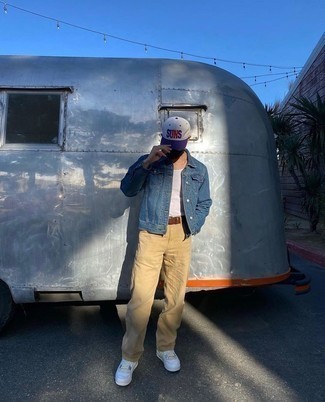 Какие майки носить с бежевыми брюками чинос