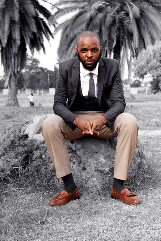 Какие жилеты носить с бежевыми брюками чинос