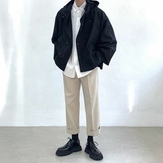 Какие ветровки носить с бежевыми брюками чинос