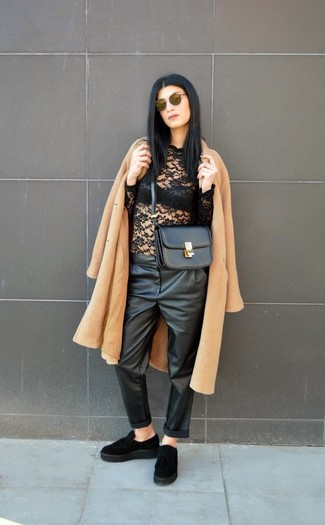 Какие лоферы носить с бежевым пальто женщине