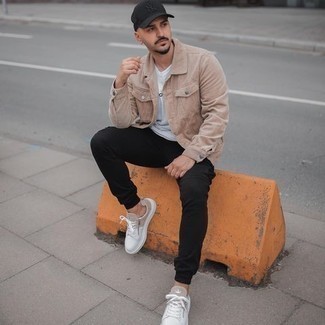 С чем носить бежевую вельветовую куртку мужчине