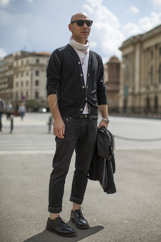 С чем носить бежевый хлопковый шарф мужчине