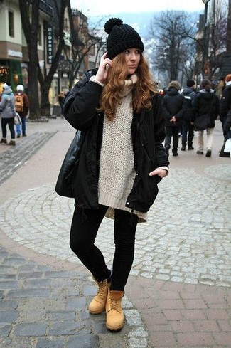 Какие парки носить с бежевым свитером с хомутом женщине