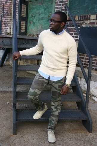 Какие ботинки дезерты носить с бежевым свитером с круглым вырезом