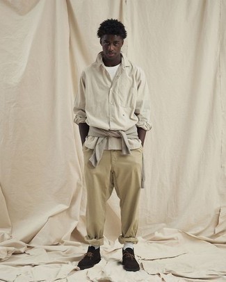 Какие ботинки дезерты носить с бежевым свитером с круглым вырезом